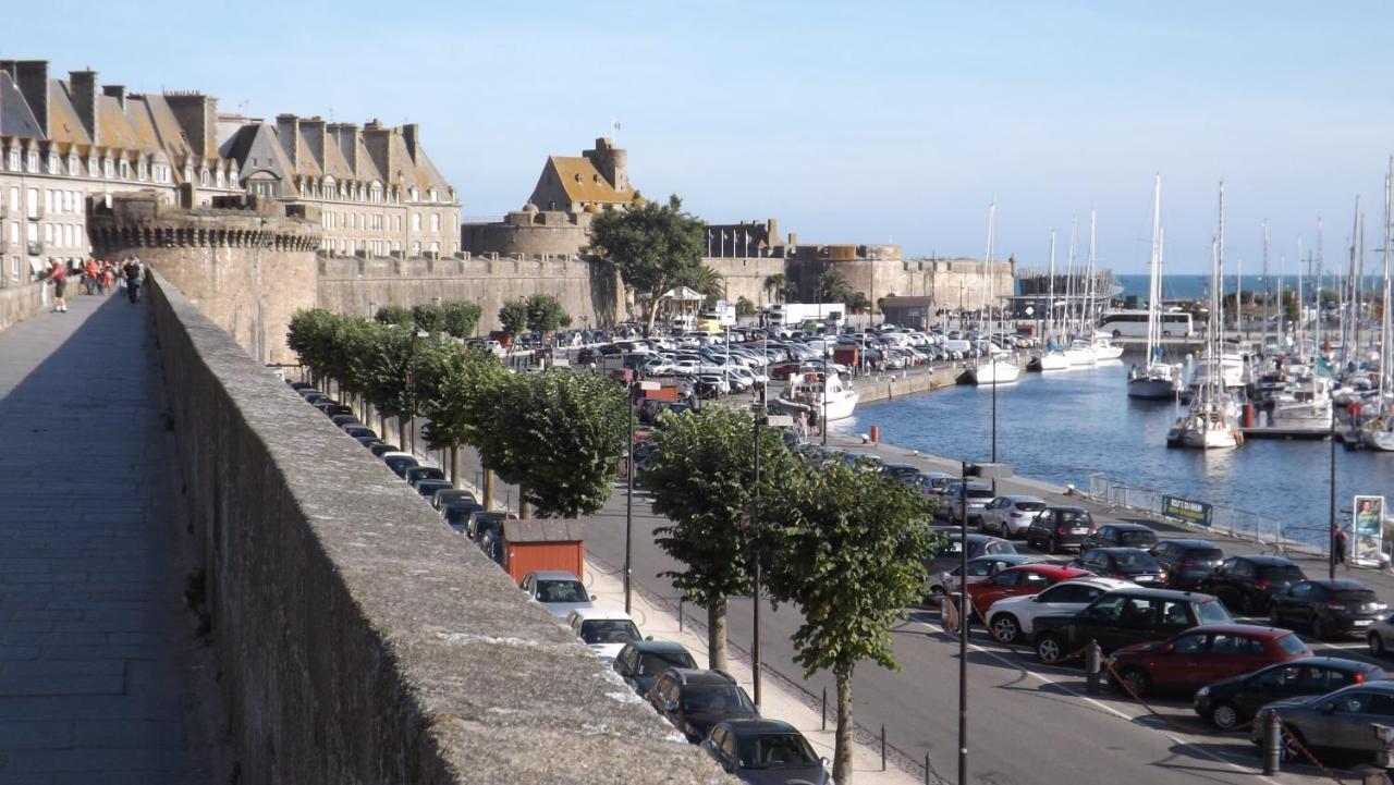 Appartement T2 ,Parking Prive,Terrasse, 10 Mns A Pieds De La Cite Corsaire Et Ses Plages Saint-Malo Eksteriør billede