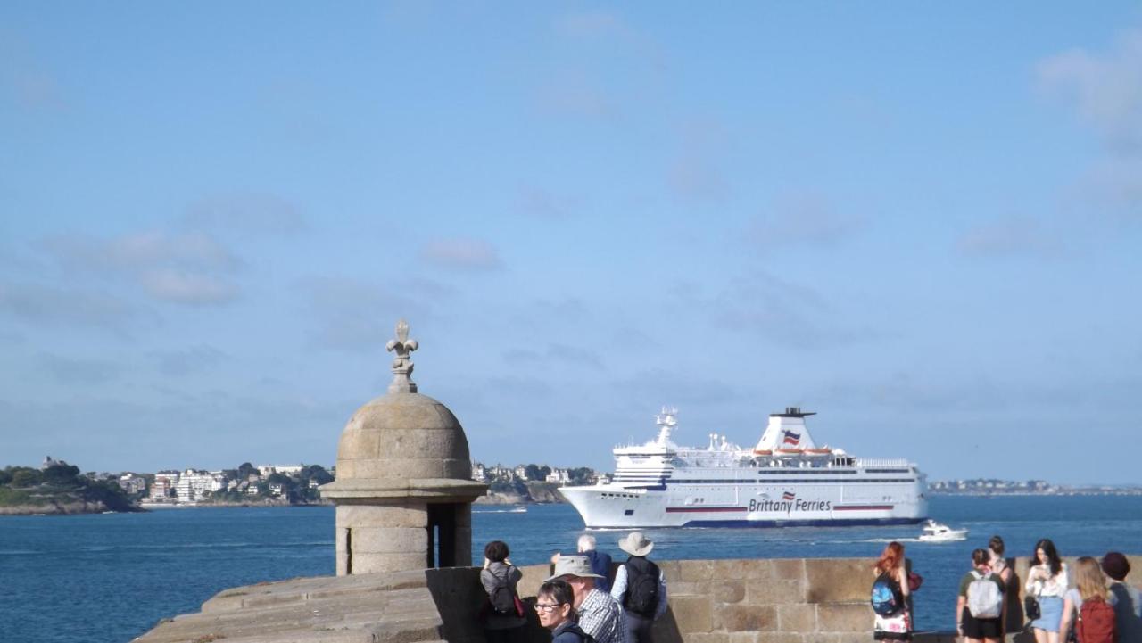 Appartement T2 ,Parking Prive,Terrasse, 10 Mns A Pieds De La Cite Corsaire Et Ses Plages Saint-Malo Eksteriør billede